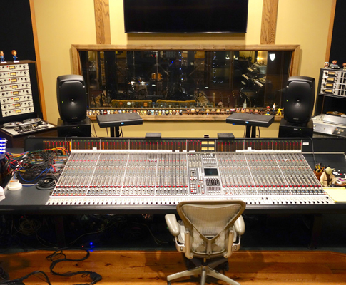 Mike Elizondo chooses 8361 & W371 for his Nashville studio